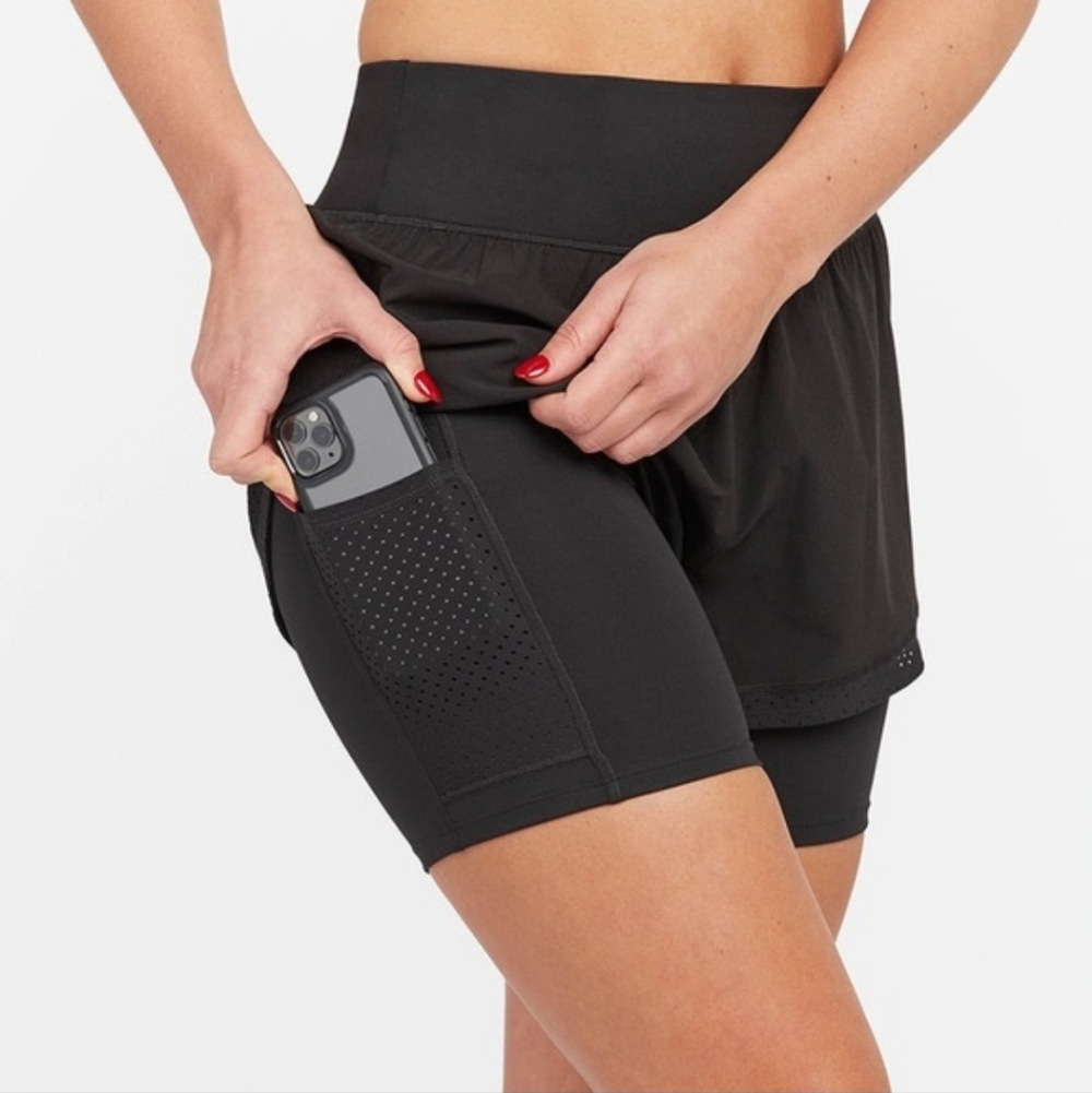 SPANX The Get Moving Short in Black NEW Size Small - Picture 2 of 6